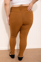 Load image into Gallery viewer, YMI Jeanswear Kate Hyper-Stretch Full Size Mid-Rise Skinny Jeans in Cider
