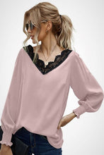 Load image into Gallery viewer, Contrast lace Balloon Sleeve Top
